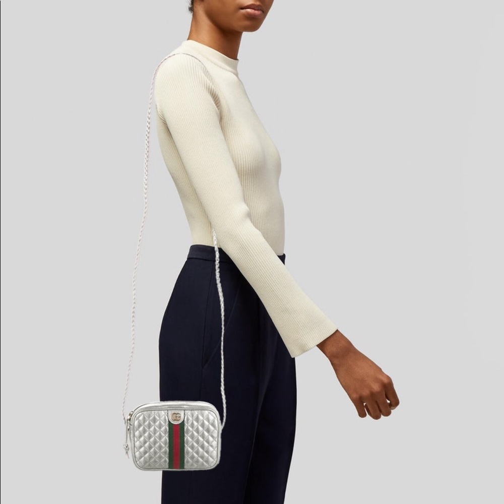 ❌SOLD❌ Gucci silver camera bag - Picture 3 of 9